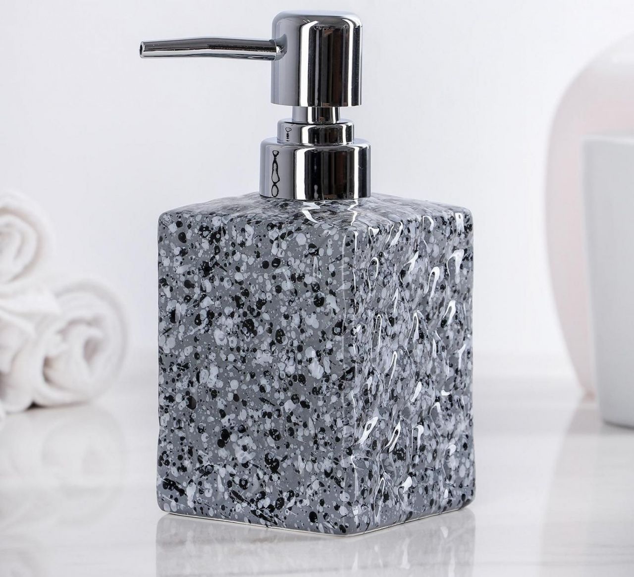 Дозатор для жидкого мыла "Гранит", цвет серый   4004516