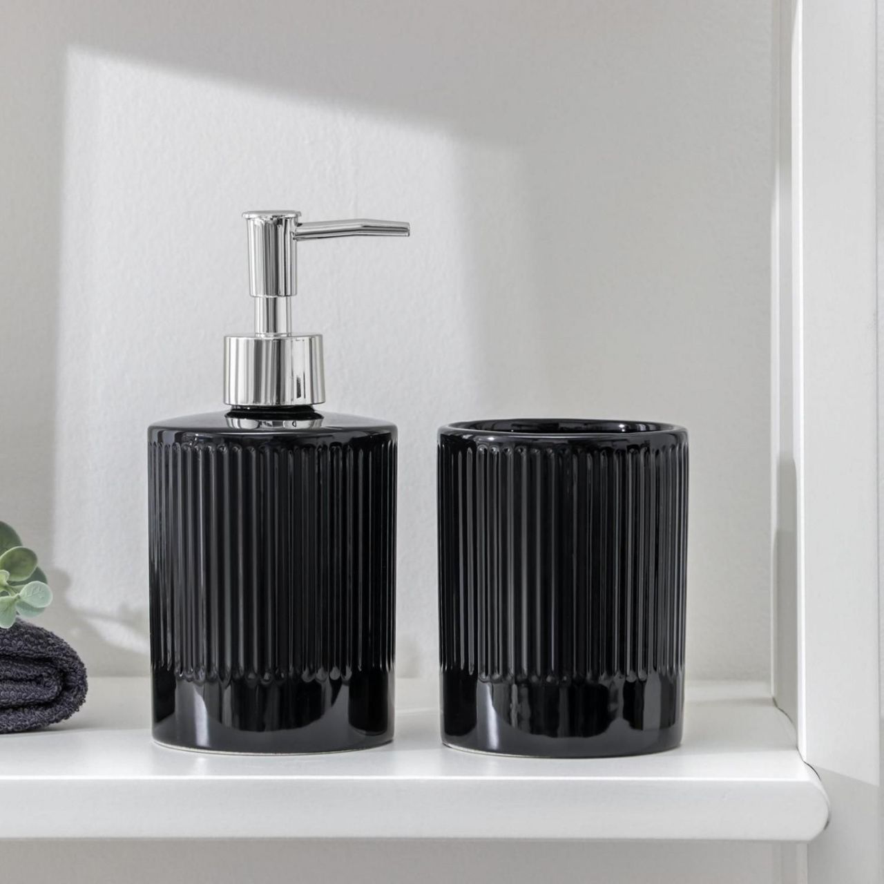 Набор для ванной "Лина", 2 предмета (дозатор для мыла, стакан), цвет черный   6243793