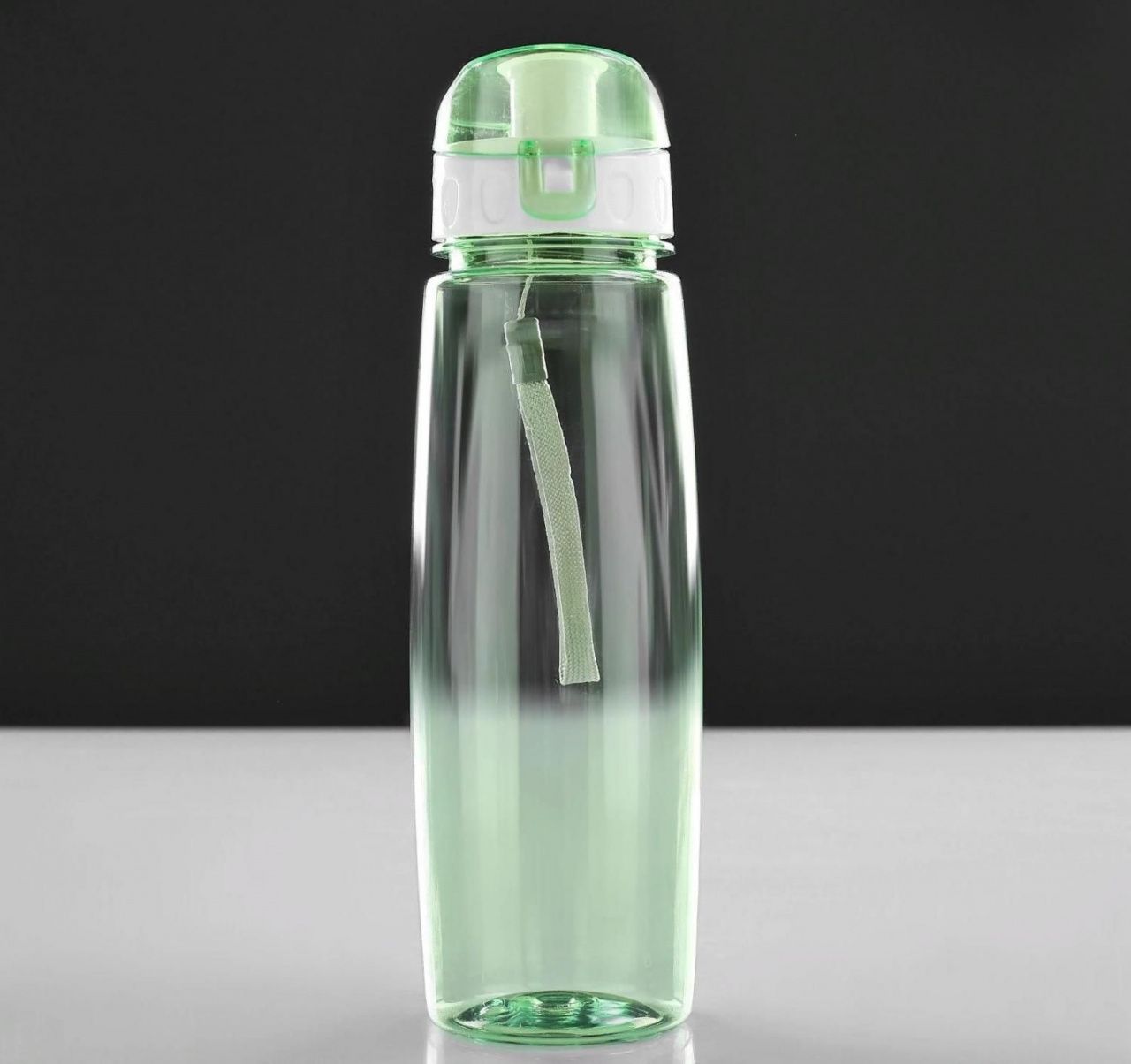 Бутылка для воды 700 мл, прозрачная, крышка с соской, на браслете, микс, 7х22 см 2735290         