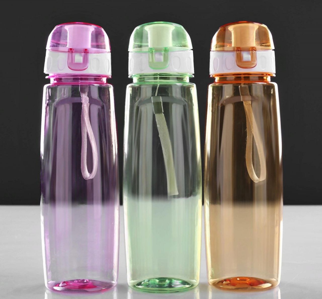 Бутылка для воды 700 мл, прозрачная, крышка с соской, на браслете, микс, 7х22 см 2735290         