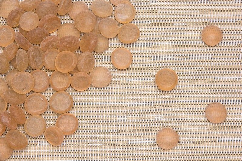 Камешки декоративные "Ягодки" бежевые, матовые, средний размер - 1,5*1,5*0,5 см каждый камешек, среднее количество - 50  ± 4 шт.