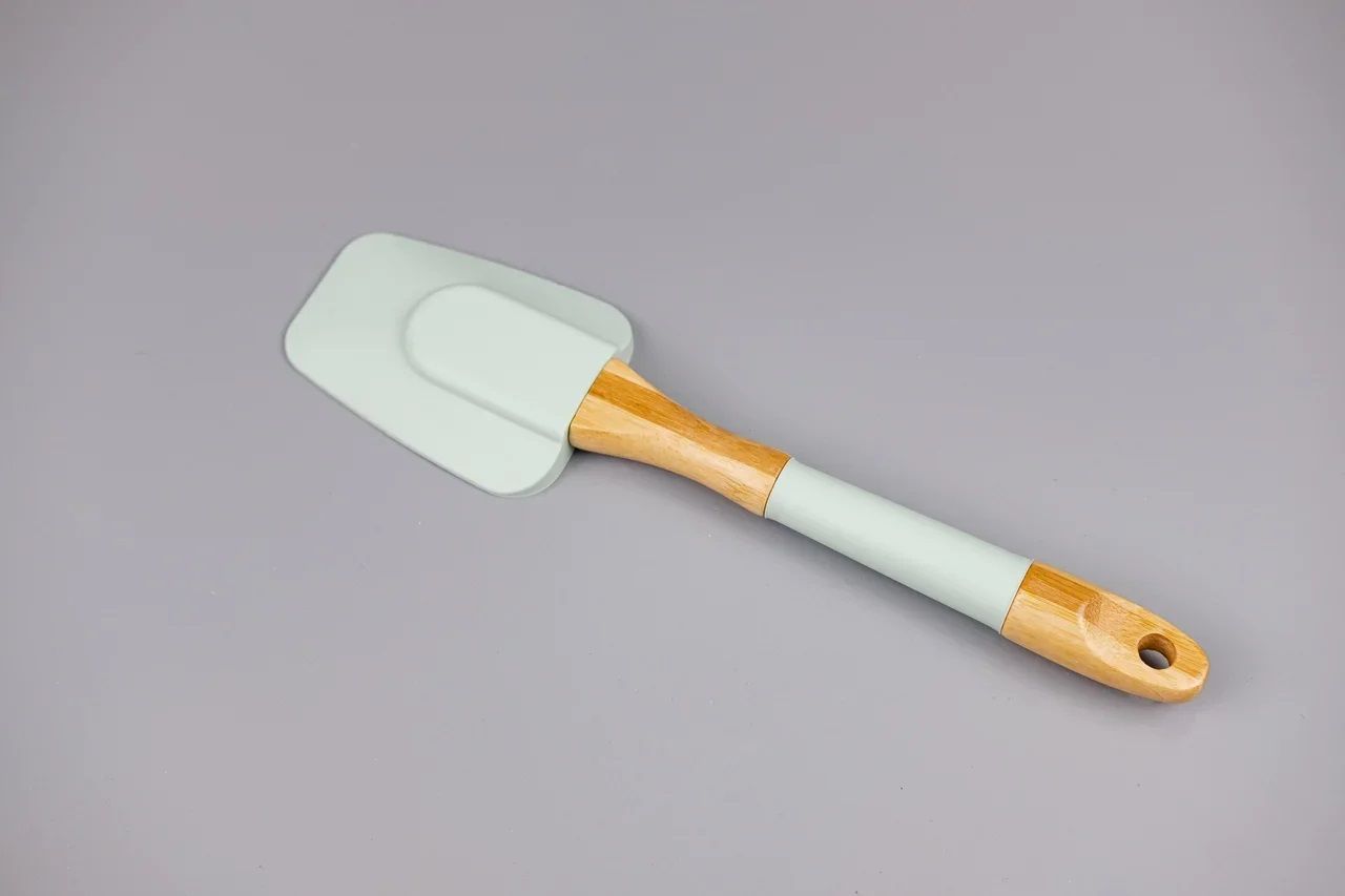 Силиконовая лопатка твердая для кухни с бамбуковой ручкой, серия Уют SK-3312B