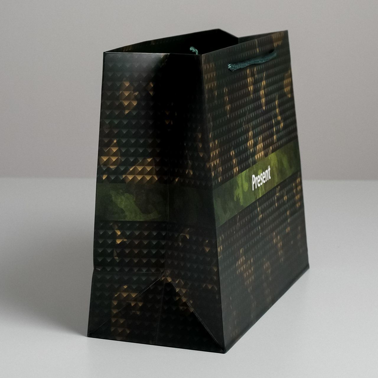 Пакет ламинированный горизонтальный Present, ML 27 × 23 × 11,5 см   5187556