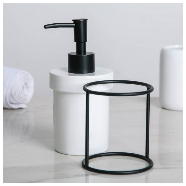 Дозатор для жидкого мыла на подставке "Геометрика", цвет черный   4785326