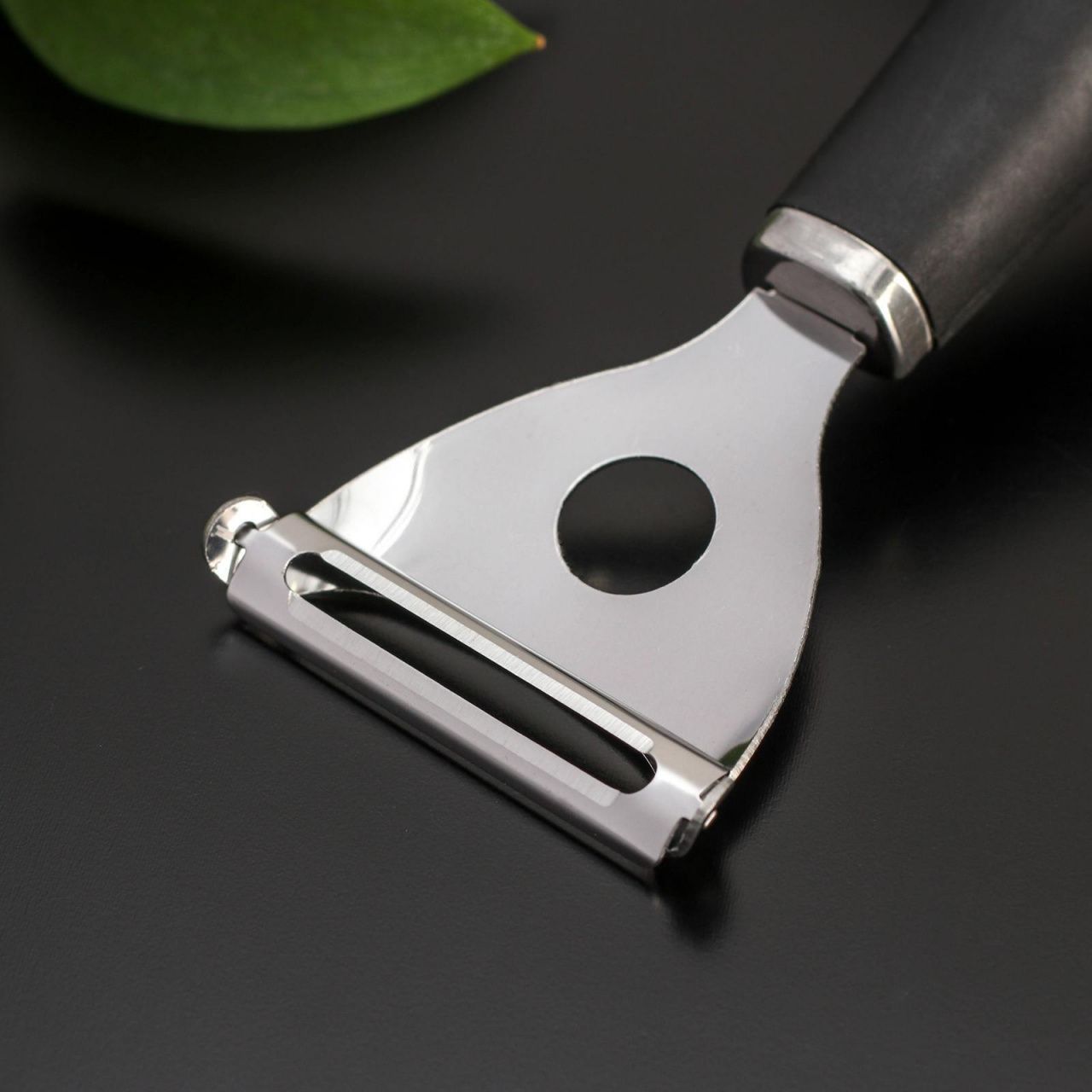 Овощечистка "Blade" 18 см, ручка soft touch, цвет черный 1685244
