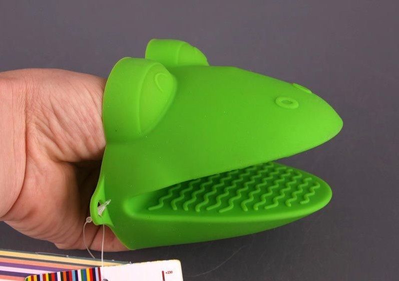 Прихватка - лягушка силиконовая "Зеленая" 9*12*8 см., термостойкая упаковка - картонный хедер