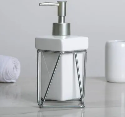 Дозатор для жидкого мыла на подставке "Геометрика", цвет серебристый   4785324