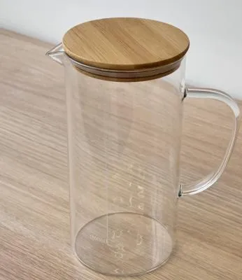 #Графин с мерной шкалой и бамбук. крышкой 1800м...